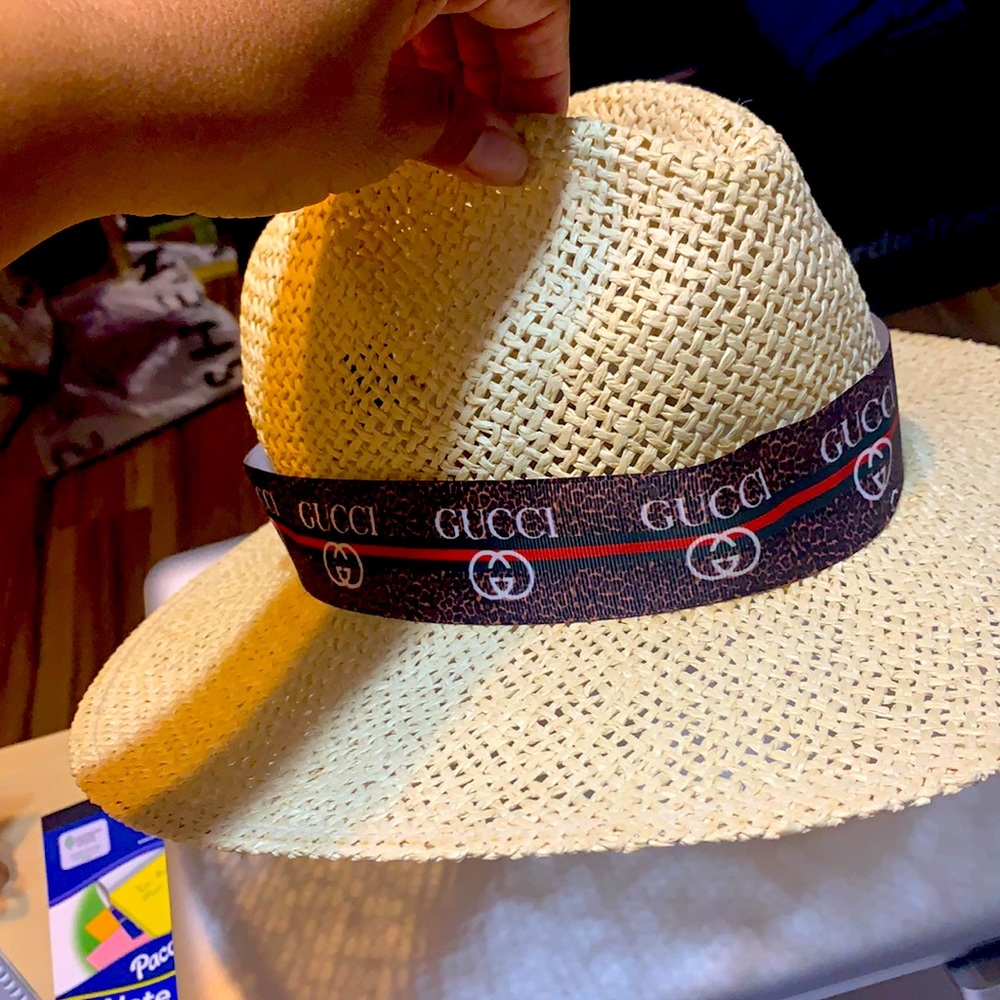 Fun used beach hat !